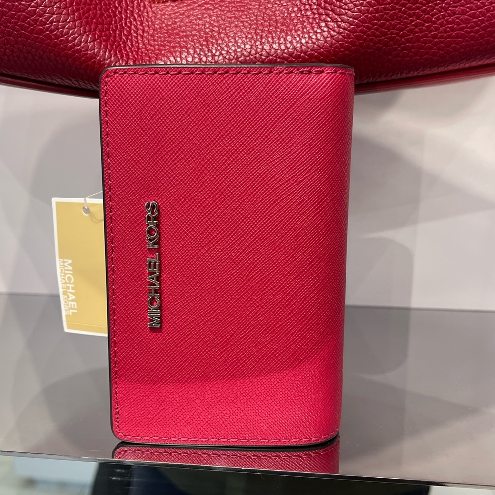 MICHAEL KORS Medium Saffiano Leather Bifold ZP CN Wallet
COLOR DK RASPBERRY
NWT - Picture 8 of 16